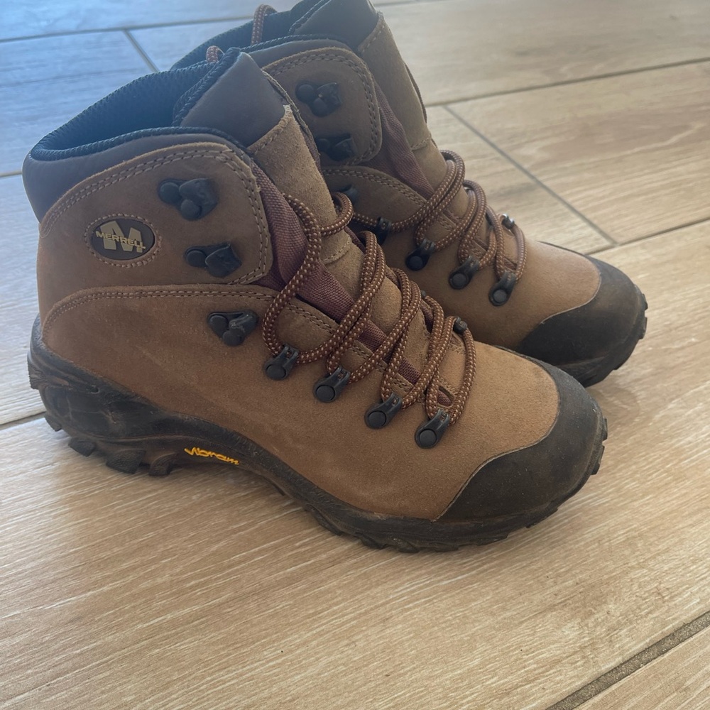 Merrel women's brown hiking Boots - Picture 2 of 8